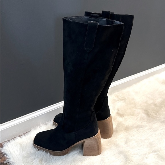 Black Knee-High Women's Boots - Picture 4 of 7